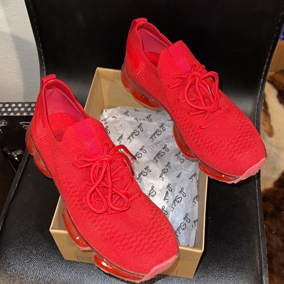 Red women’s athletic shoes - Picture 3 of 3